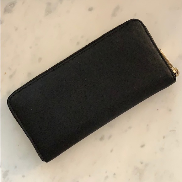 Michael Kors Zip Around Black Wallet - Picture 3 of 6